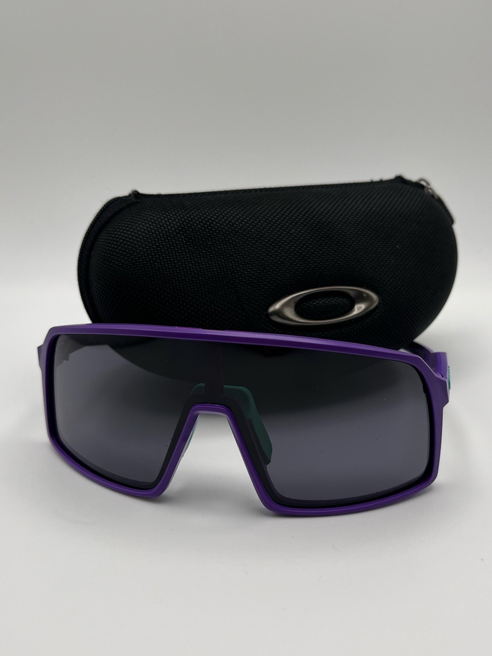 Oakley Mens Sutro Sunglasses Matte Electric Purple / Prizm Grey Shield
